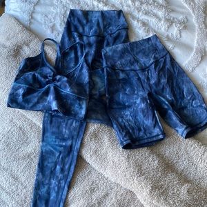 Women’s gym shark 3 piece set. Shorts, leggings, sports bra / crop top. XS. Blue